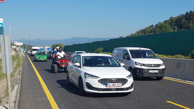 Bolu Dağı Tüneli’nin kapanmasıyla otoyol ve D-100 geçişinde araç yoğunluğu oluştu