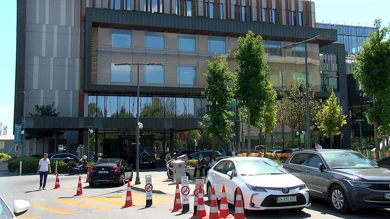 İstanbul - Sarıyer’deki evinde kaza geçiren Reha Muhtar entübe edildi-1