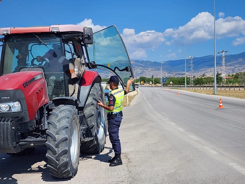 Merzifon’da jandarma ekipleri trafik denetimi yaptı