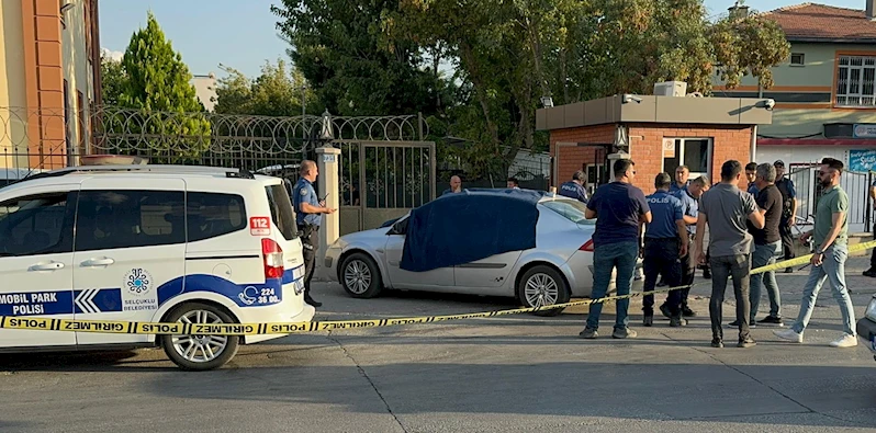 Otomobilde bıçaklayarak öldürdüğü eşiyle birlikte polis merkezine gidip teslim oldu 