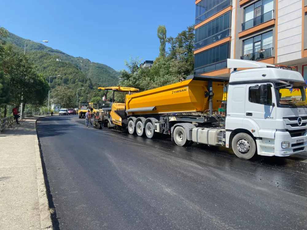 Borçka’da Ayhan Arifağaoğlu Caddesi’ne Asfaltlama Müjdesi: Karayolları Genel Müdürlüğü’ne Teşekkürler!