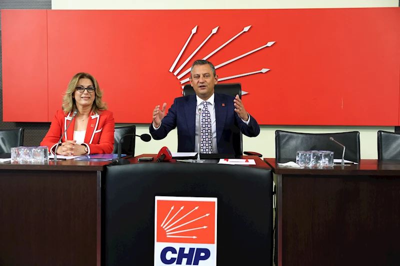 Özgür Özel, CHP Kadın Kolları yönetimiyle bir araya geldi