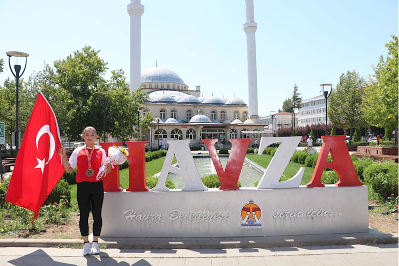 Dünya şampiyonu bilek güreşçi Şaziye