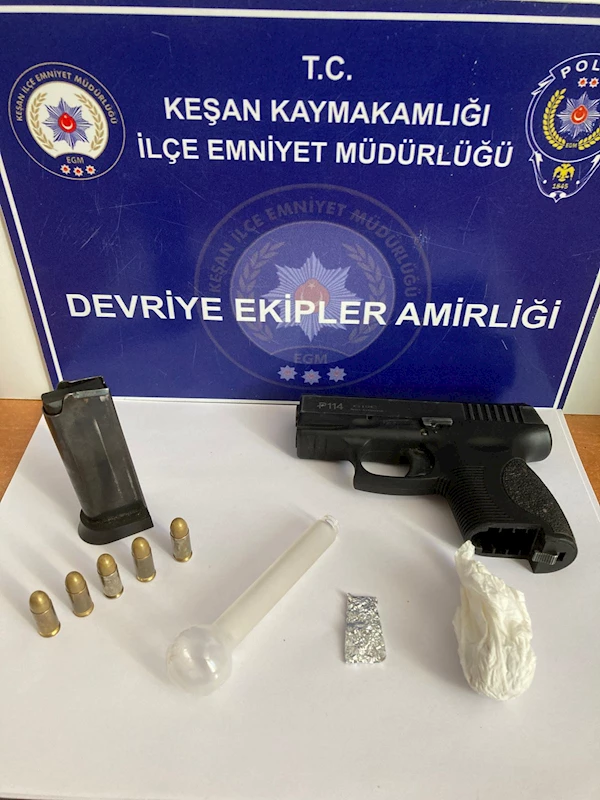 Edirne’de üzerlerinde uyuşturucu ve silahla yakalanan 3 şüpheliye gözaltı