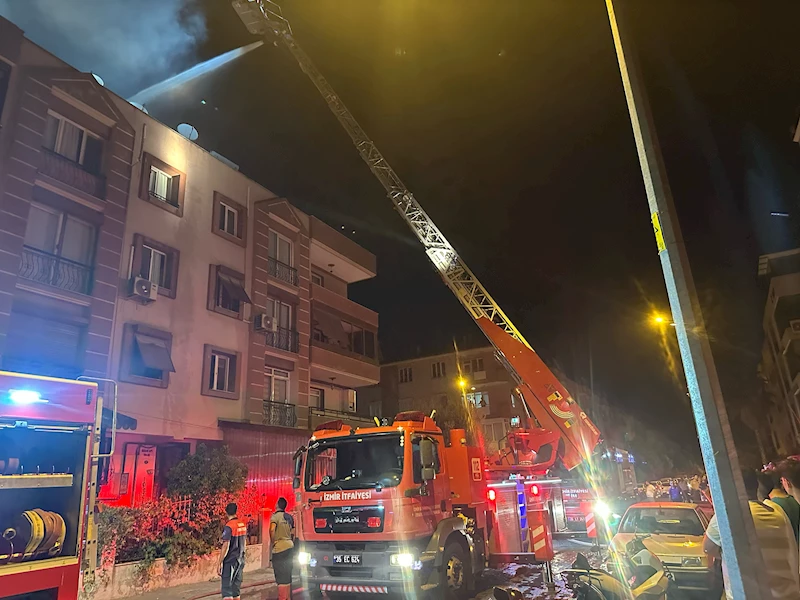 İzmir’de çatı katında yangın: 1 kişi dumandan etkilendi