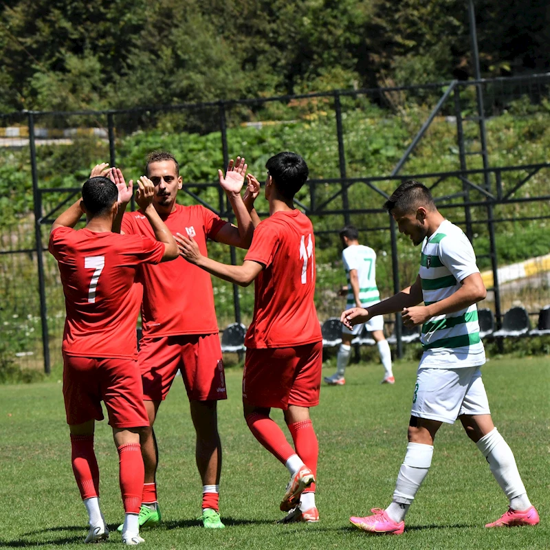 Balıkesirspor hazırlık maçında Efeler 09