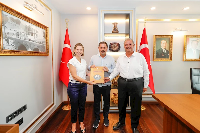 Hatay’ın ilk ve tek başbakanının ailesinden Vali Masatlı’ya ziyaret 