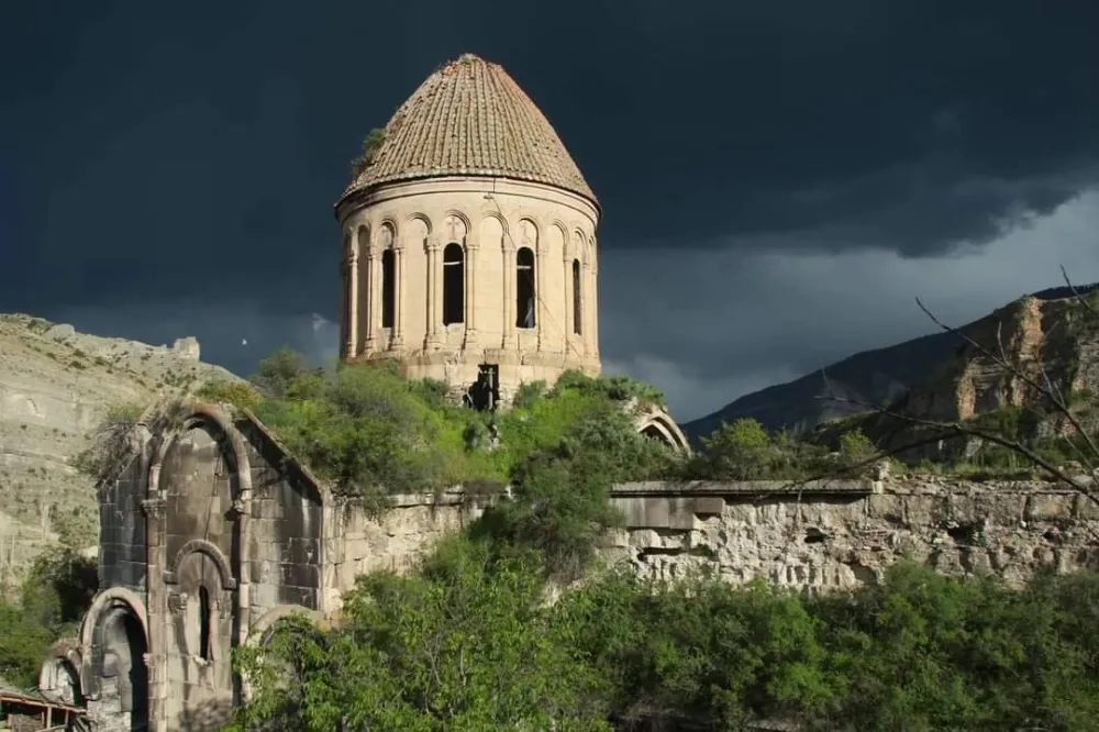 Erzurum’un Tarihi Öşvank Manastırı: Gürcü Sanatının ve Bizans Onarımının İzleri