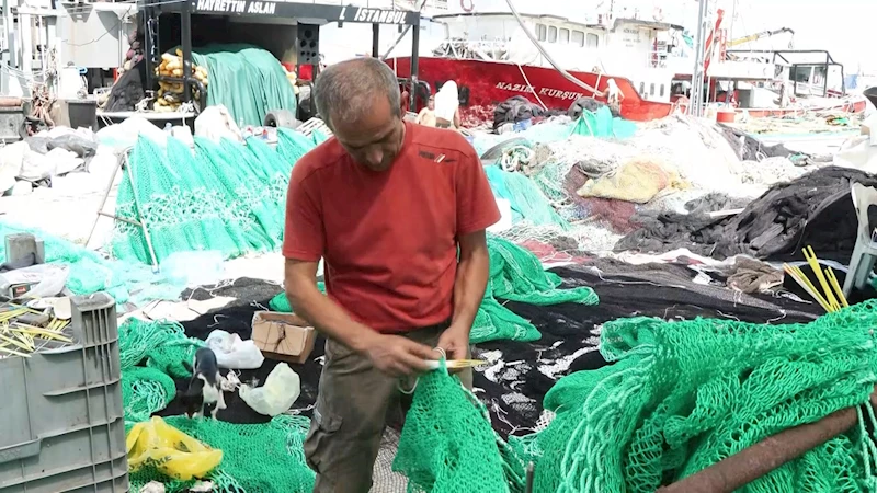 İstanbul - Balıkçılar av sezonu öncesinde son hazırlıklarını yapıyor 