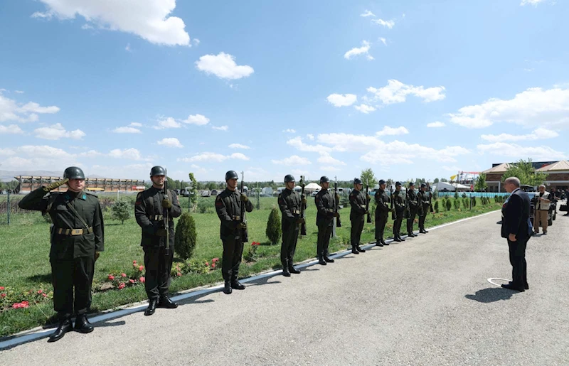 Cumhurbaşkanı Erdoğan: Malazgirt ruhunu yaşatacak, yeni nesillere şanla şerefle teslim edeceğiz/Ek fotoğraflar