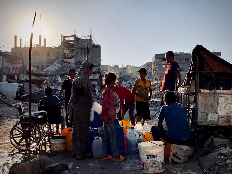 UNRWA: Tahliye emirleri nedeniyle Gazze’de yardım operasyonlarını askıya aldık