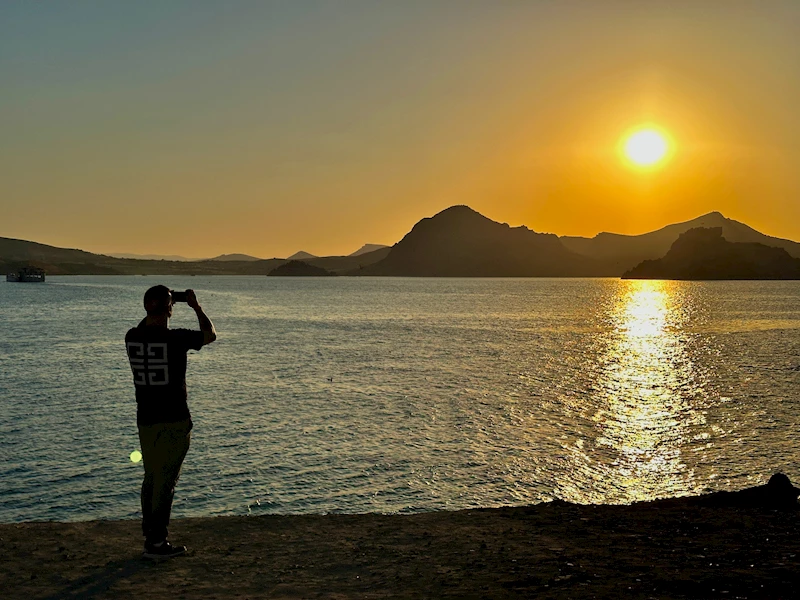 Feribot kuyruk çilesi, gün batımı manzarasıyla unutuluyor / Ek fotoğraflar