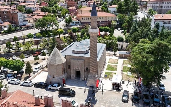 Amasya’da restore edilen tarihi cami ibadete açıldı