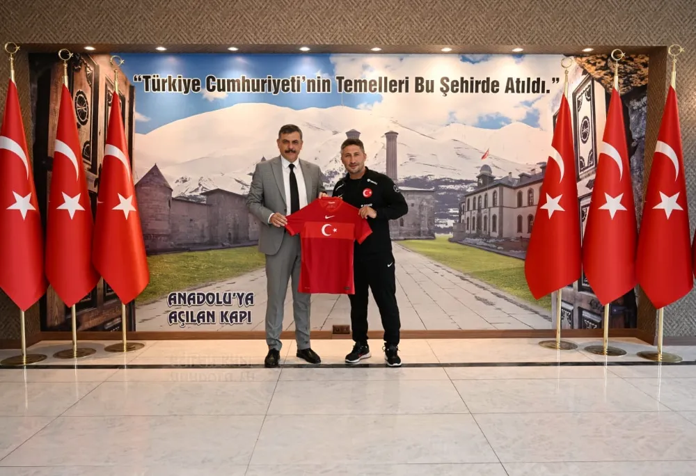 Erzurum Valisi Mustafa Çiftçi, Genç Futbol Heyetini Makamında Ağırladı