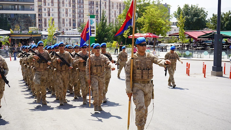 Şırnak’ta komandolardan Zafer Bayramı yürüyüşü 