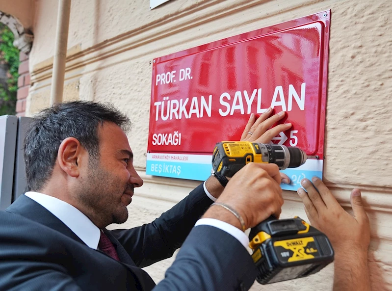 İstanbul - Prof. Dr. Türkan Saylan