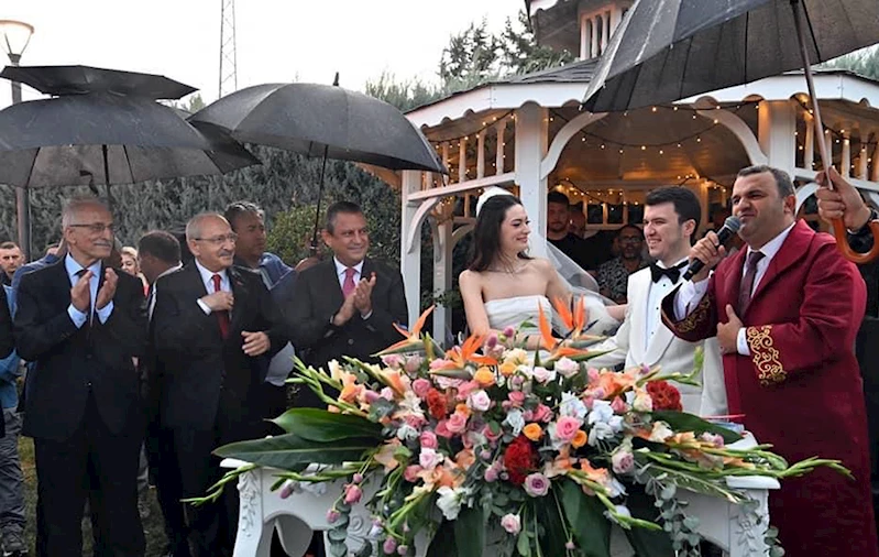 Özel ve Kılıçdaroğlu, nikah şahitliği yaptı