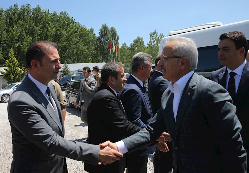 Ulaştırma ve Altyapı Bakanı Uraloğlu, Tokat-Niksar kara yolunda yol yapım çalışmalarını inceledi: