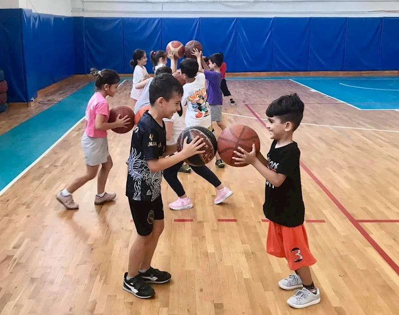 Ceyhan Belediyesi basketbol kursu ilgi görüyor