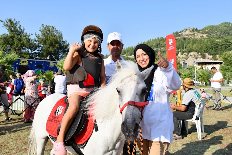 Osmaniye’de çocuklar ata binme keyfi yaşadı