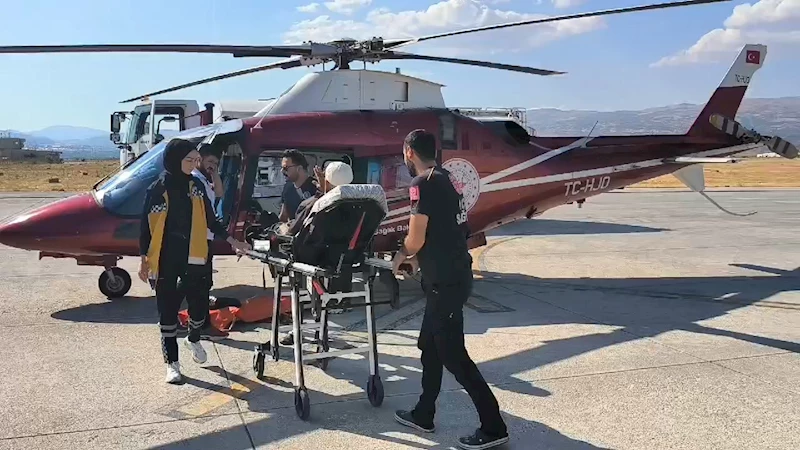 Bingöl’de 80 yaşındaki hasta, ambulans helikopterle hastaneye yetiştirildi