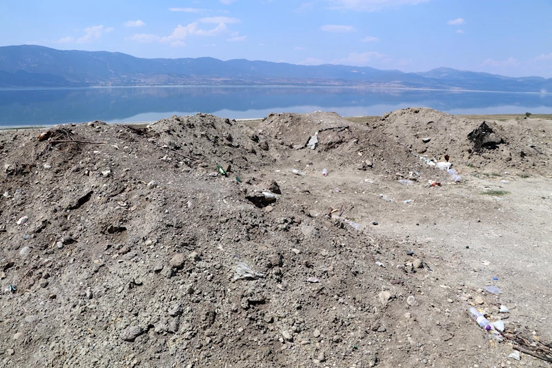 Burdur Gölü kenarına hafriyat dökümüne inceleme