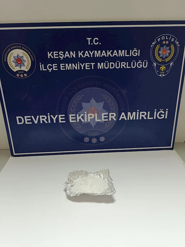 Edirne’de aranması olan şüpheli, üzerinde uyuşturucuyla yakalandı 