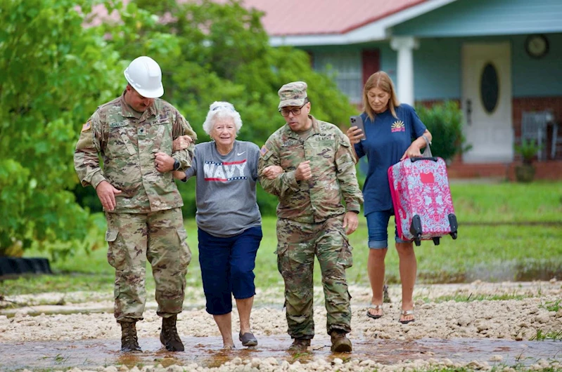 Florida’da kasırgayla mücadele için 3 bin ulusal muhafız göreve çağırıldı