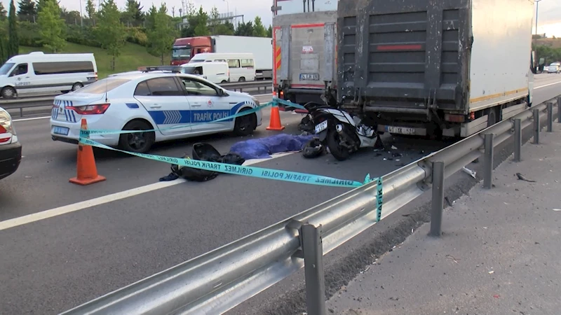 İstanbul- Küçükçekmece TEM Otoyolunda kamyonete arkadan çarpan motosiklet sürücüsü öldü 