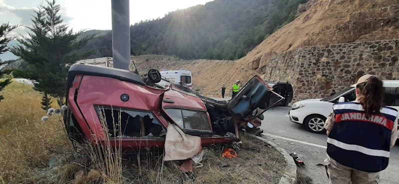 Gümüşhane’de hafif ticari araç, otomobille çarpıştı: 1 ölü, 9 yaralı 