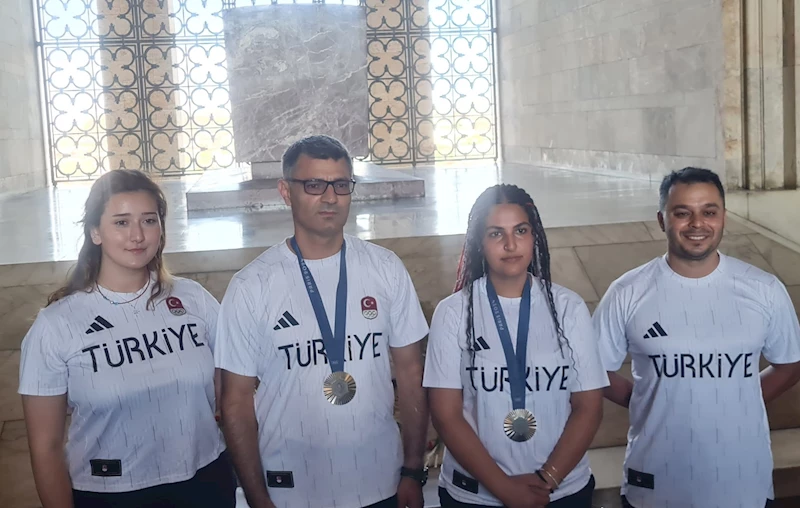 Türkiye Atıcılık Federasyonu Başkanı Çolakoğlu ve milli sporcular Anıtkabir’i ziyaret etti