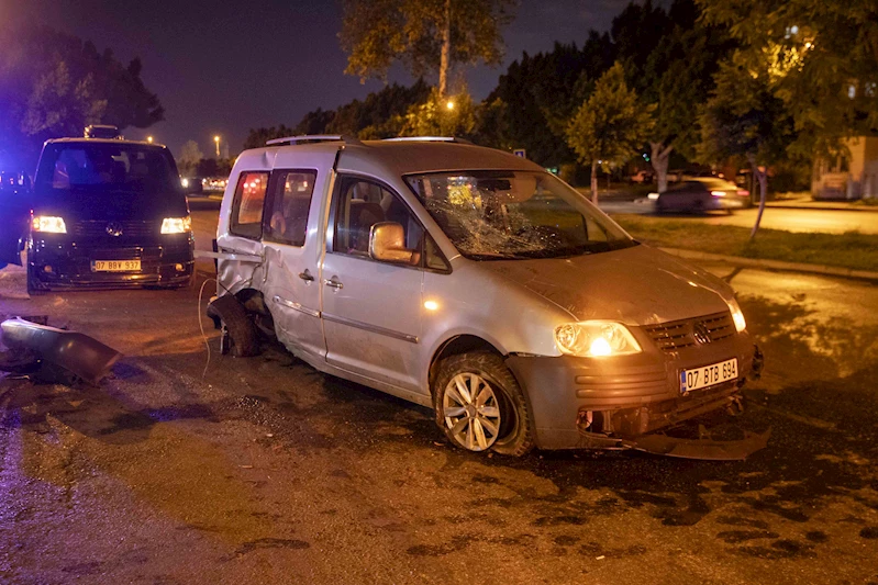 Ehliyetsiz sürücü otomobili hurdaya çıkardı