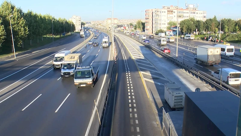 İstanbul- İstanbul’da 3 ayrı noktada yol çalışması trafiği kilitledi