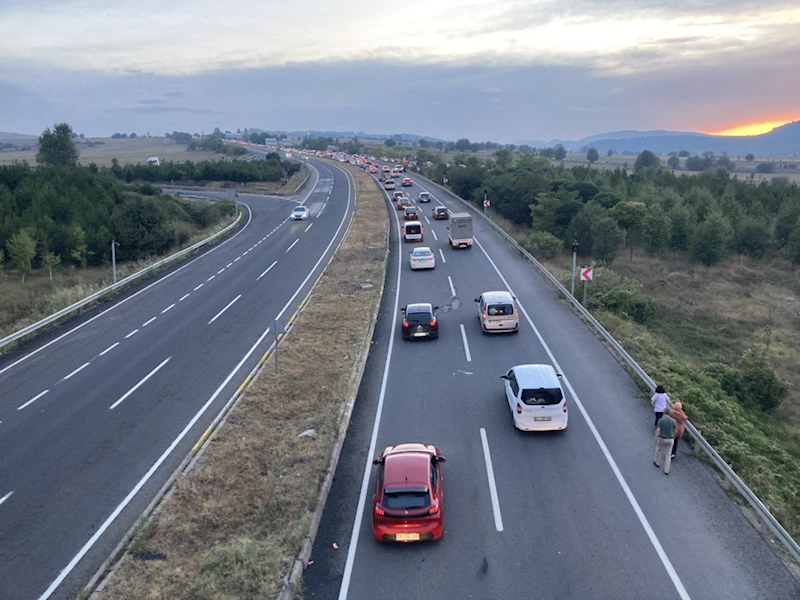 D-100 kara yolunun Karabük kesiminde yoğunluk yaşanıyor