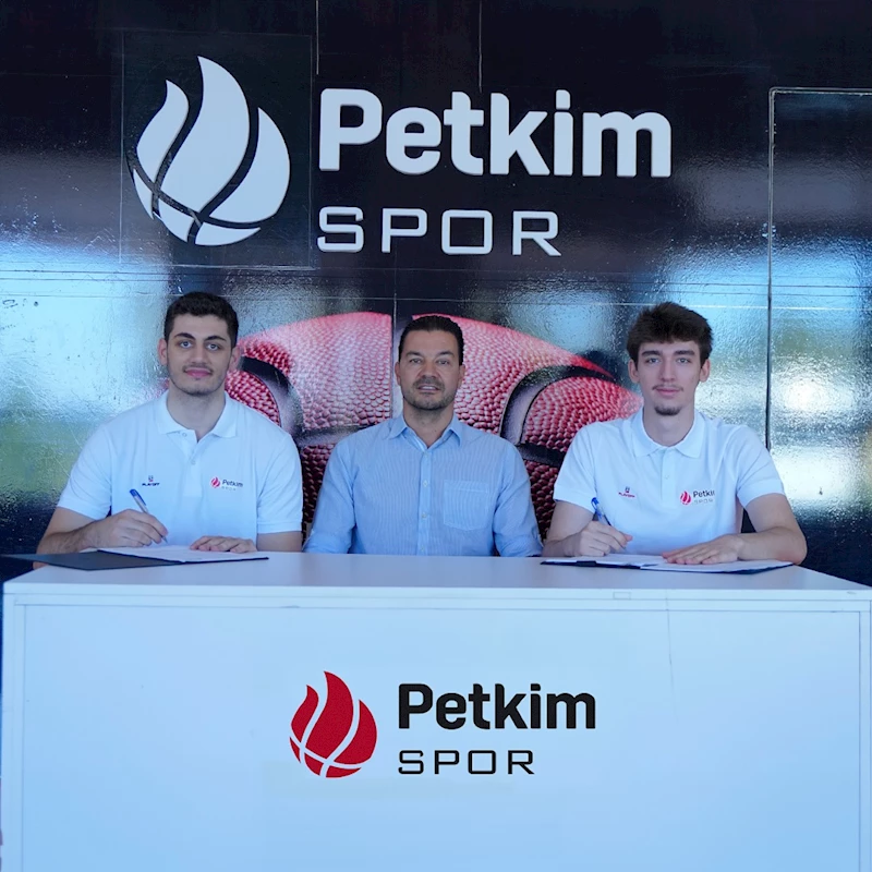 Petkimspor gençlerini profesyonel yaptı