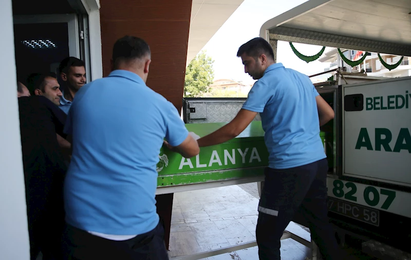 Denizde su sporu yaparken düştü, teknenin çarpmasıyla öldü 