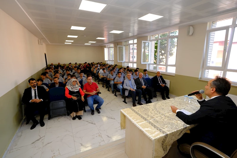 TOGÜ Rektörü Prof. Dr. Fatih Yılmaz, lisede açılış dersini verdi