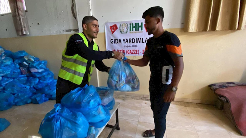 İHH, Gazze’de yüz binlerce kişiye insani yardım ulaştırdığını duyurdu