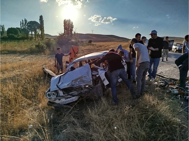 Sivas’ta iki ayrı trafik kazasında 7 kişi yaralandı