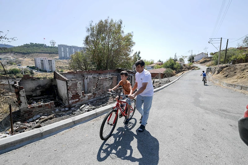 Yangında bisikletleri yanan kardeşlere yeni bisikletleri teslim edildi