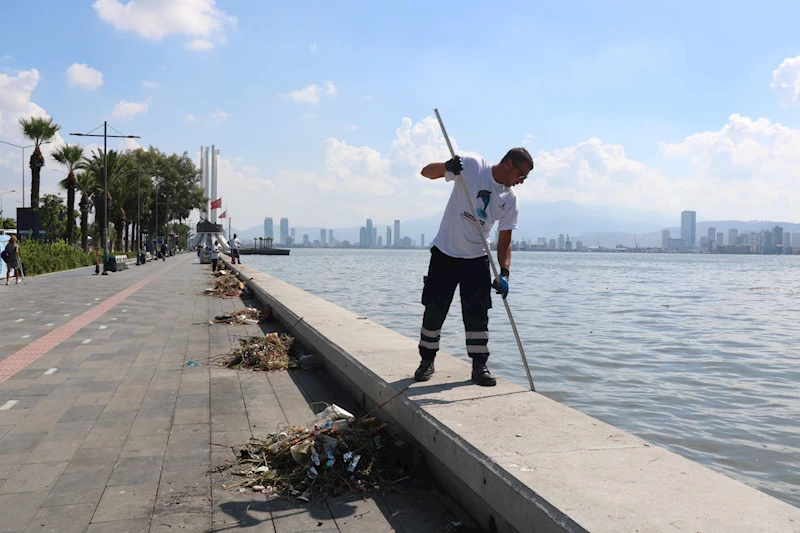 İzmir’de sağanak sonrası sahillerde kirlilik