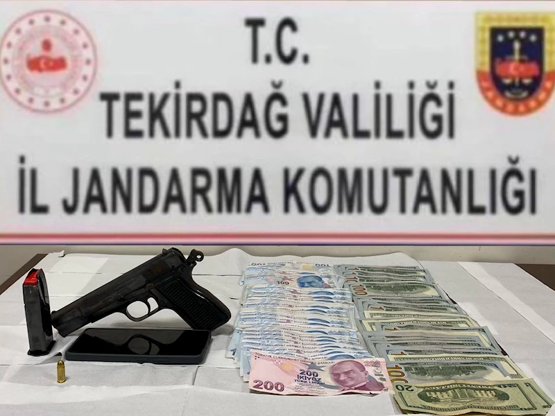 Kendilerini jandarma olarak tanıtan dolandırıcılar, jandarmaya yakalandı