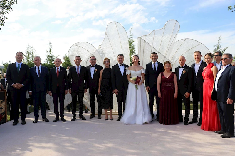 Özel ve Kılıçdaroğlu nikah şahidi oldu