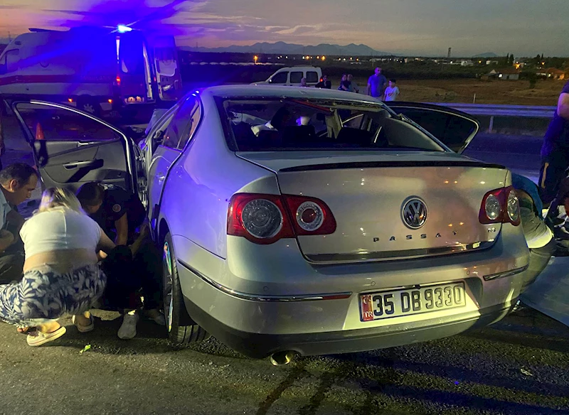 Düğüne giden ailenin otomobili, su tankerine çarptı: 1’i bebek, 3 ölü