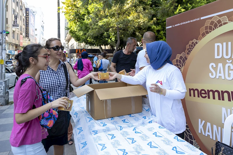 Büyükşehir, vatandaşlara kandil simidi dağıttı