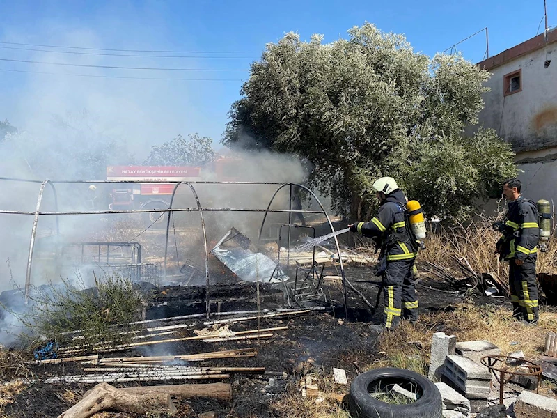 Hatay’da boş çadırda yangın