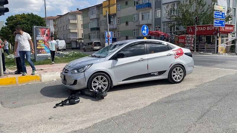 Elazığ’da otomobil ile çarpışan scooterdaki 2 kişi yaralandı