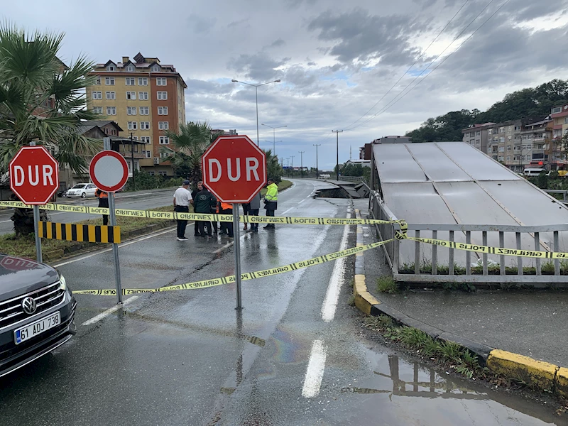 Artvin’de taşkın ve heyelanlara neden olan yağışta yol çöktü (3)