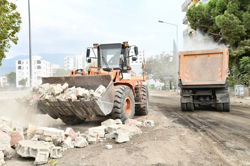 Depremden en çok etkilenen İstasyon Caddesi asfaltlanacak