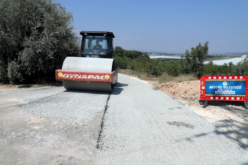 Akdeniz’in kırsal mahallelerin yollarına soğuk asfalt seriliyor